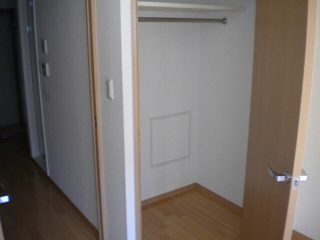 物件内観写真8　(収納)