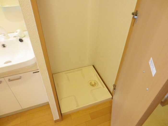 物件内観写真12　(洗濯機置場)