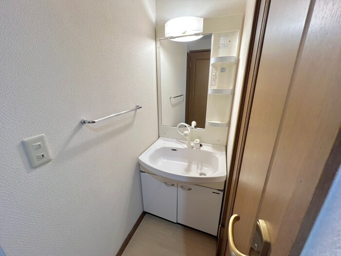 物件内観写真11　(洗面)