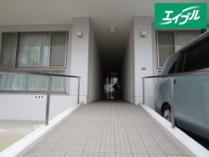 物件外観写真2　(エントランス部分)