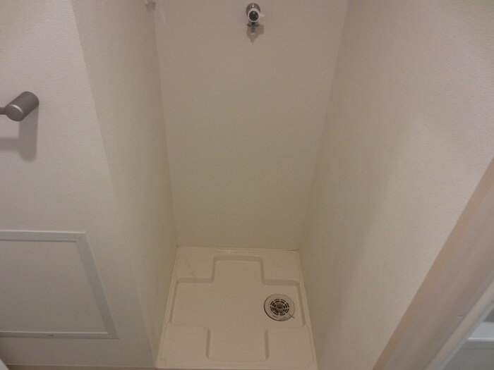 物件内観写真10　(洗濯機置場)