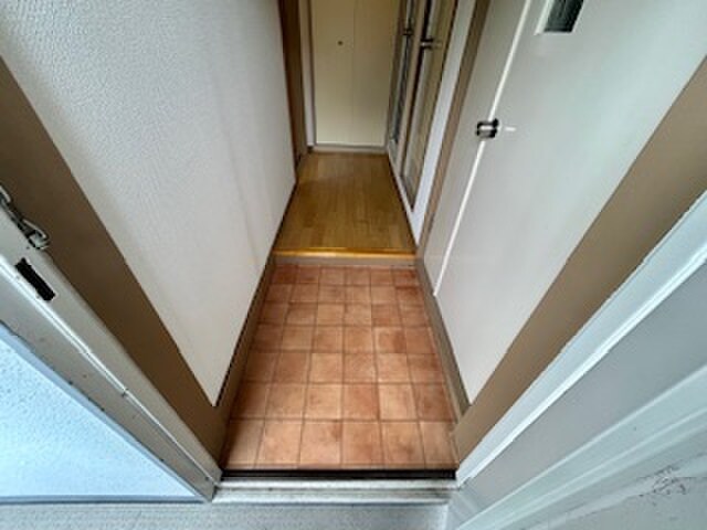 物件内観写真13　(玄関)