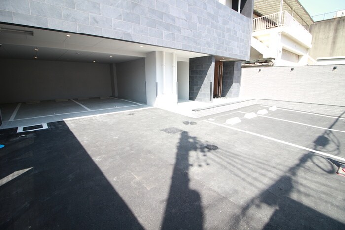 物件外観写真5　(駐車場)