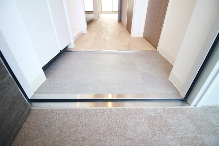 物件内観写真18　(玄関)