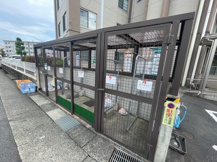 物件外観写真2　(駐輪場)