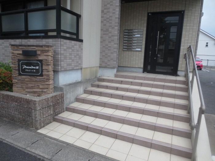 物件外観写真3　(エントランス部分)