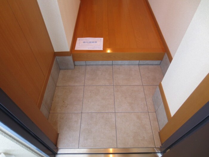 物件内観写真12　(玄関)