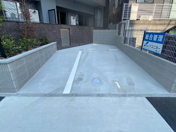 物件外観写真4　(駐車場)