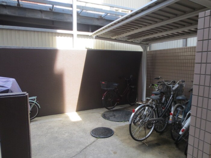 物件外観写真5　(駐輪場)