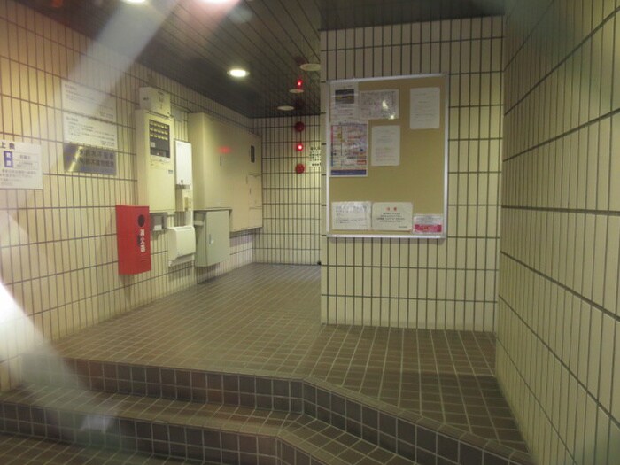 物件外観写真6　(エントランス部分)