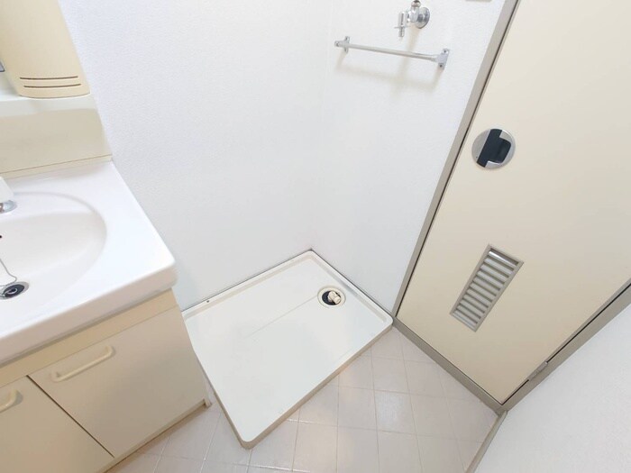 物件内観写真12　(洗濯機置場)