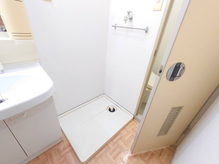 物件内観写真14　(洗濯機置場)