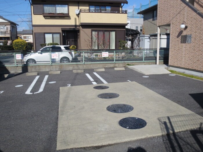 物件外観写真3　(駐車場)