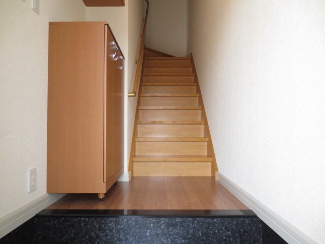 物件内観写真16　(玄関)