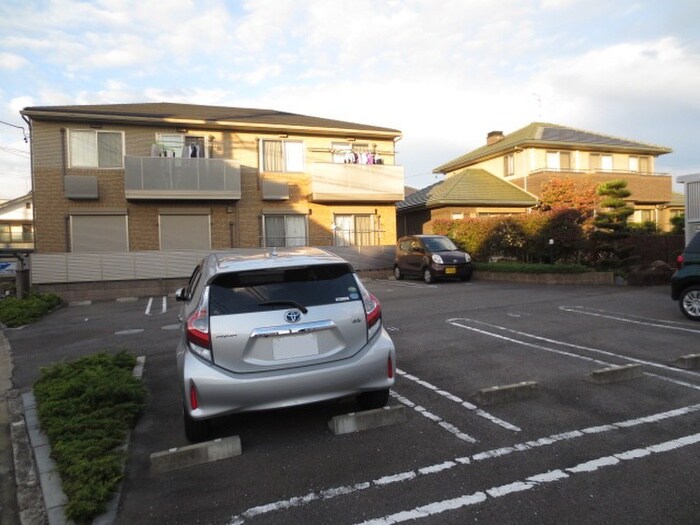 物件外観写真5　(駐車場)