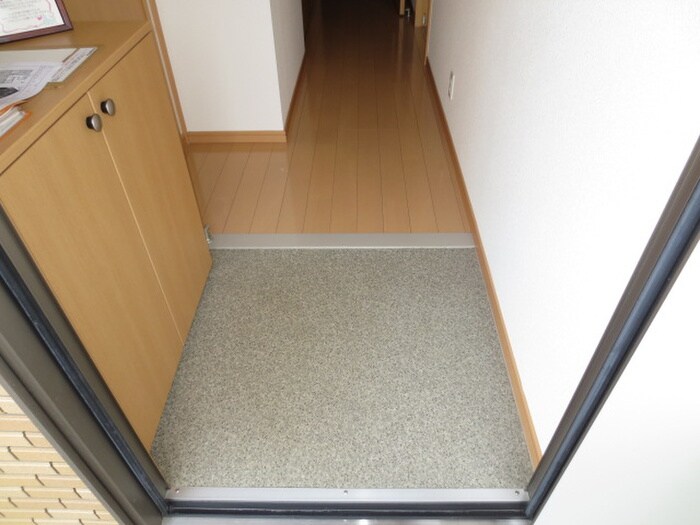 物件内観写真9　(玄関)