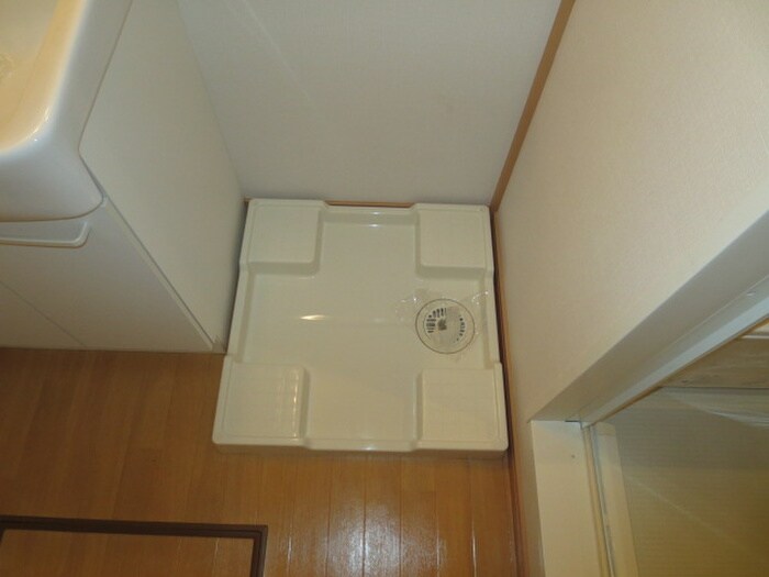 物件内観写真11　(洗濯機置場)