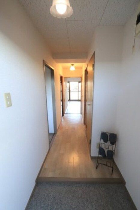 物件内観写真4　(玄関)