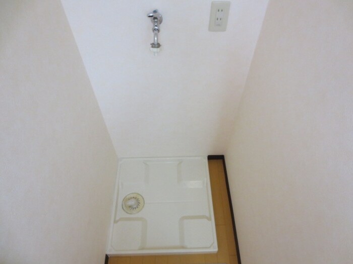 物件内観写真7　(洗濯機置場)