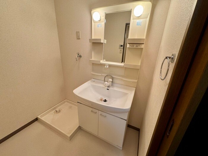 物件内観写真10　(洗濯機置場)