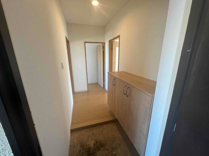物件内観写真8　(玄関)