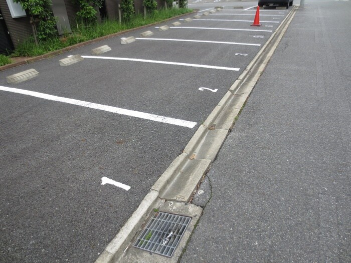 物件外観写真6　(駐車場)