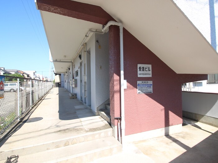 物件外観写真2　(エントランス部分)