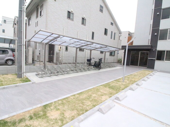 物件外観写真4　(駐輪場)