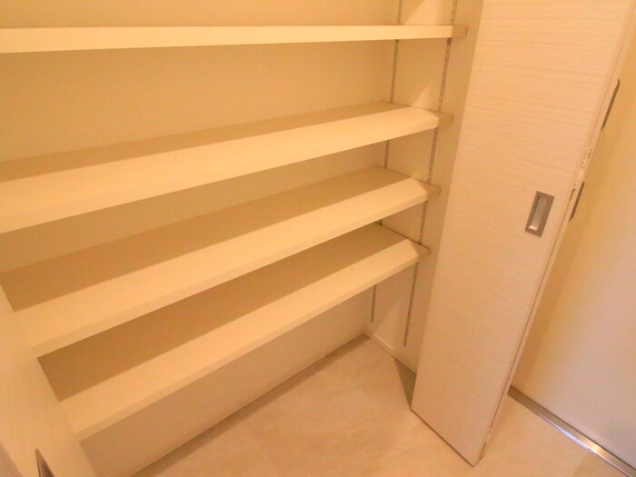 物件内観写真15　(靴箱)