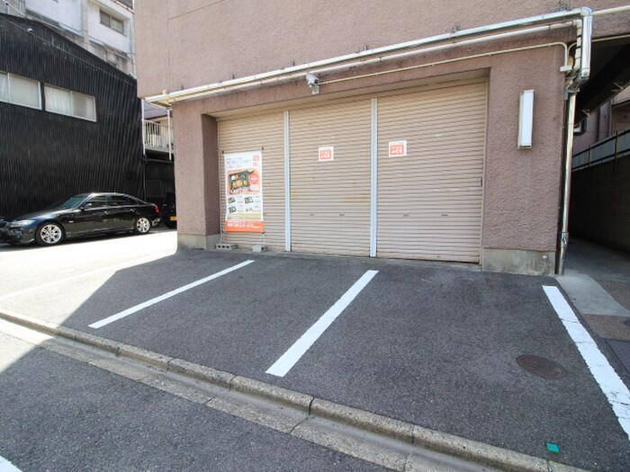 物件外観写真4　(駐車場)