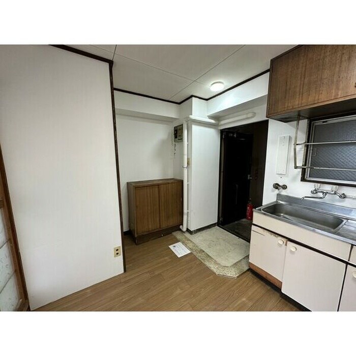 物件内観写真16　(玄関)