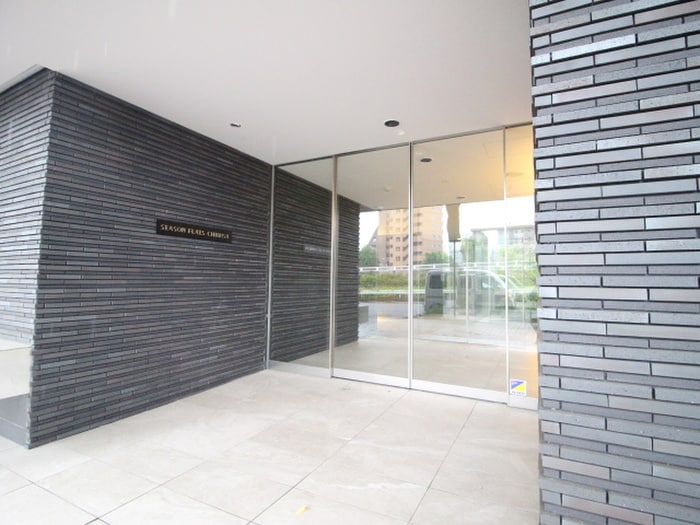 物件外観写真2　(エントランス部分)