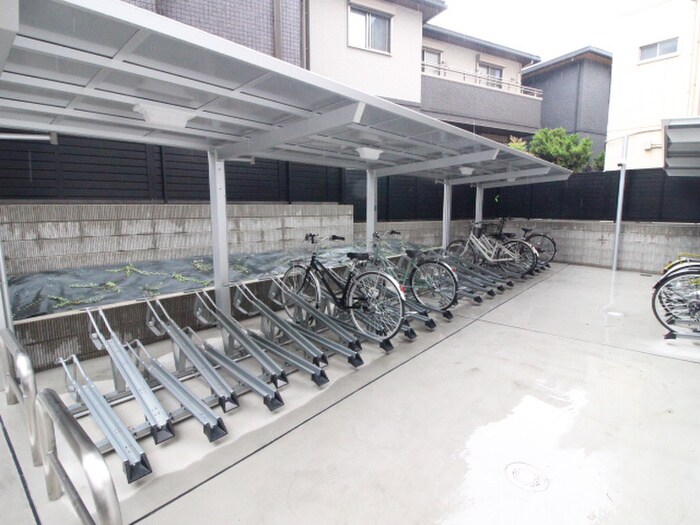 物件外観写真5　(駐輪場)