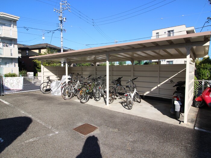 物件外観写真3　(駐輪場)