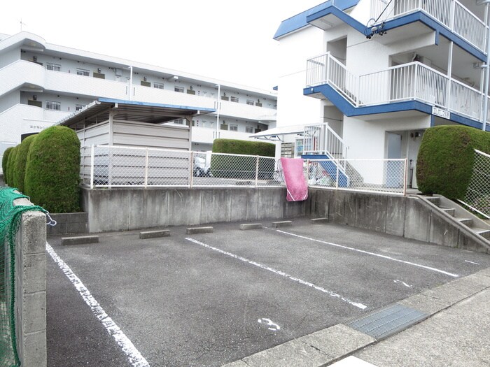 物件外観写真4　(駐車場)