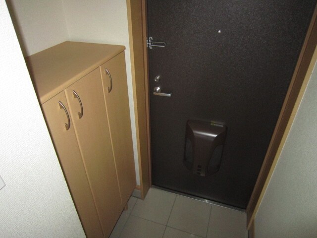 物件内観写真12　(玄関)