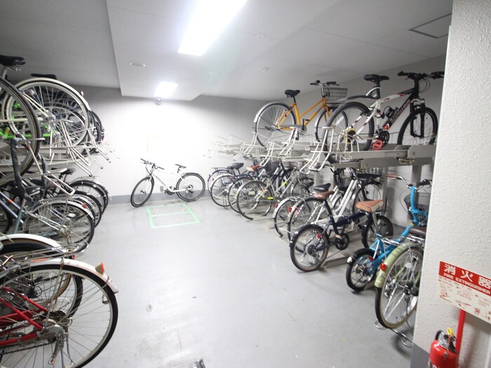 物件外観写真3　(駐輪場)