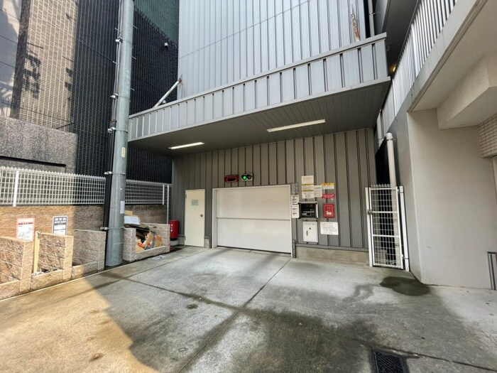 物件外観写真5　(駐車場)