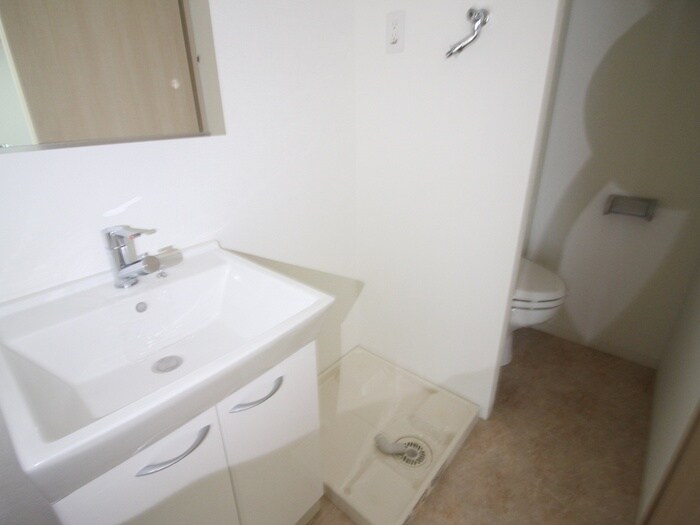 物件内観写真12　(洗濯機置場)