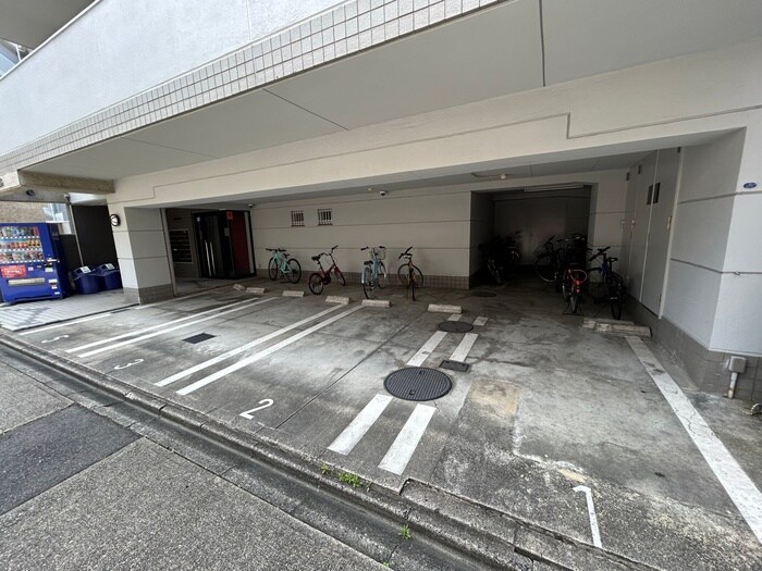 物件外観写真3　(駐車場)