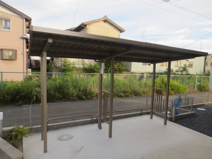 物件外観写真3　(駐輪場)