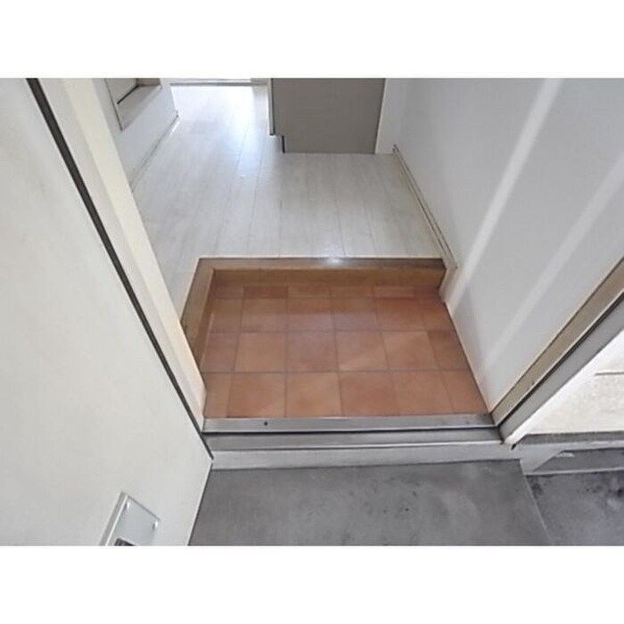 物件内観写真8　(玄関)