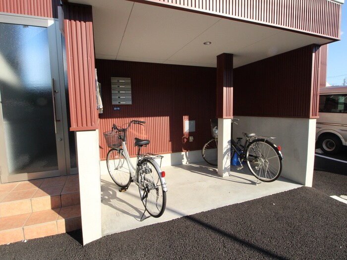 物件外観写真2　(駐輪場)