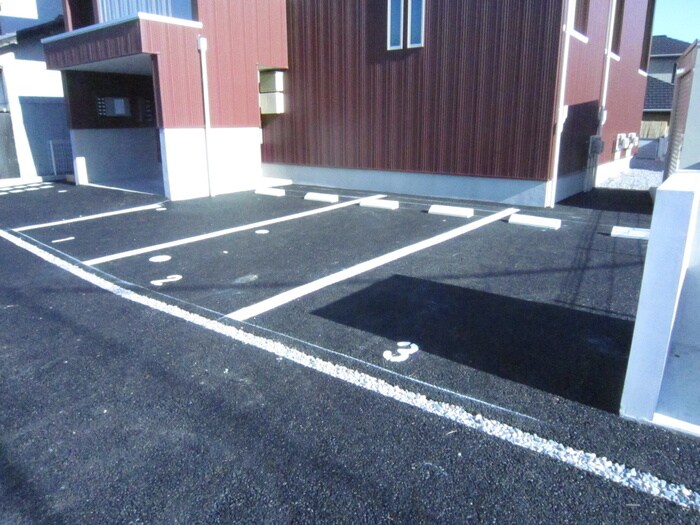 物件外観写真3　(駐車場)