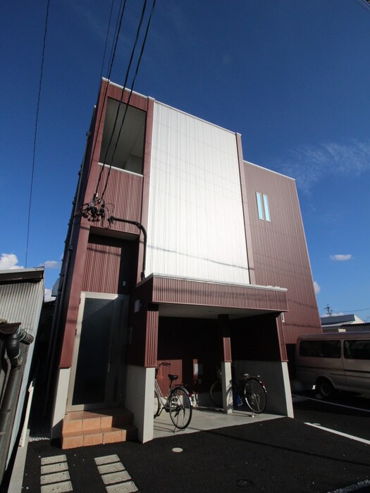 物件外観写真4　(エントランス部分)