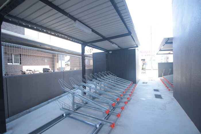 物件外観写真5　(駐輪場)