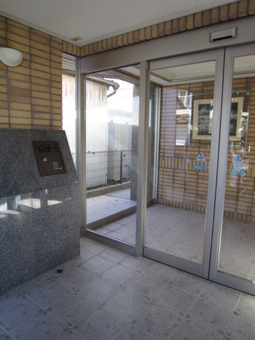 物件外観写真5　(エントランス部分)