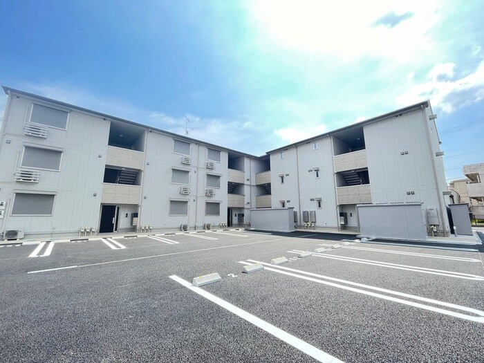 物件外観写真5　(駐車場)