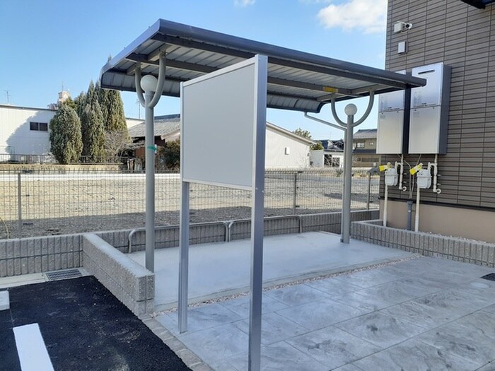 物件外観写真2　(駐輪場)