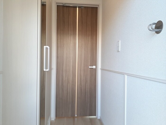 物件内観写真11　(玄関)